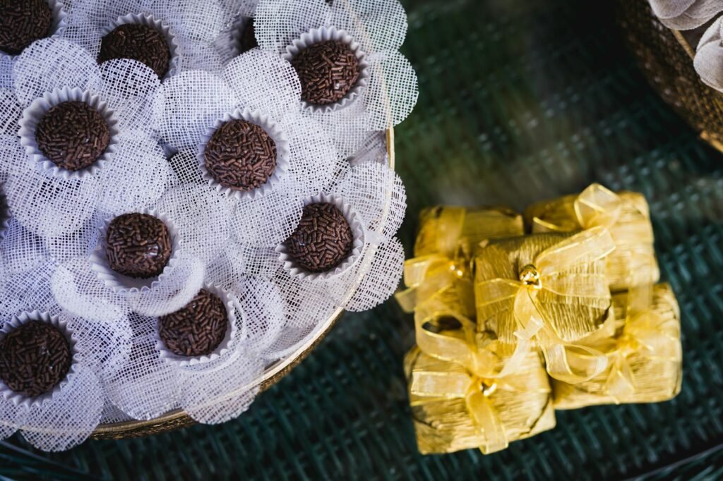 Para encontrar as top sobremesas brasileiras para festas, considere clássicos como Brigadeiro, Beijinho, Pudim de Leite Conde