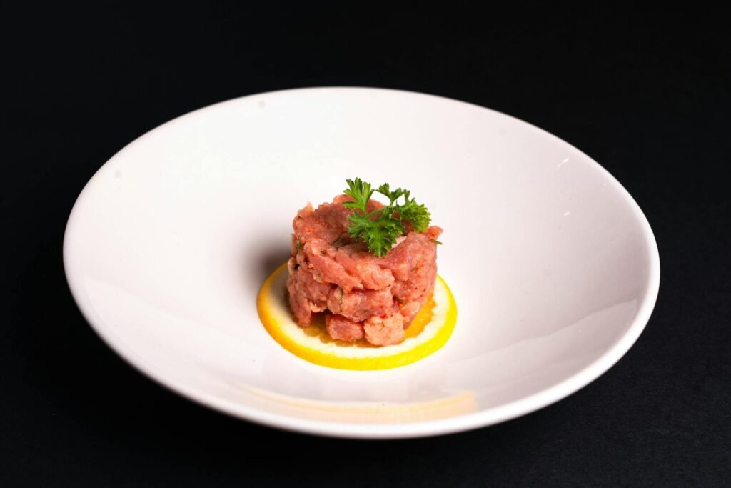 Dominando o Beef Tartare Clássico: Receita Original e Segredos dos Chefs — como fazer beef tartare clássico | De Colher para