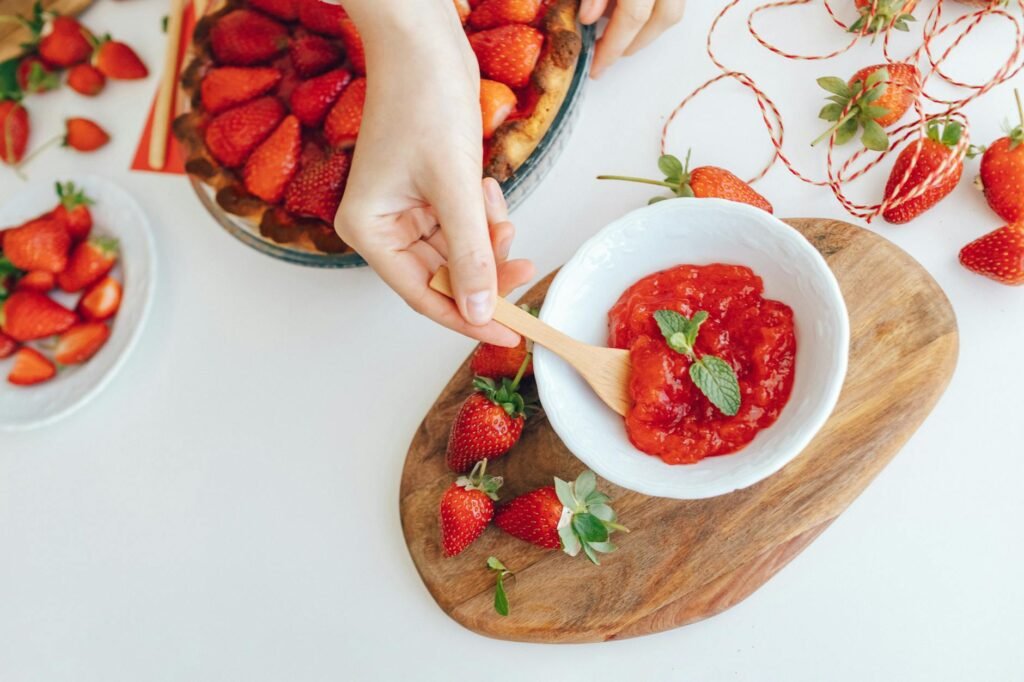 Geleia de Morango Caseira Perfeita: Receita Fácil e Dicas de Especialista — como fazer geleia caseira de morango | De Colher