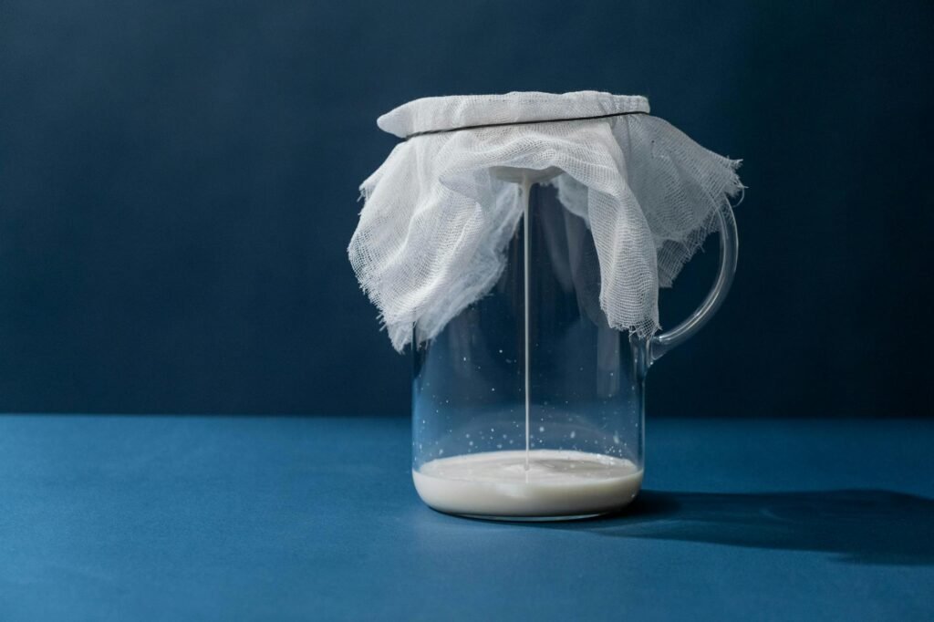 Kefir de Leite Caseiro: Guia Definitivo para Iniciantes e Maestros — como fazer kefir de leite em casa | De Colher para Colhe