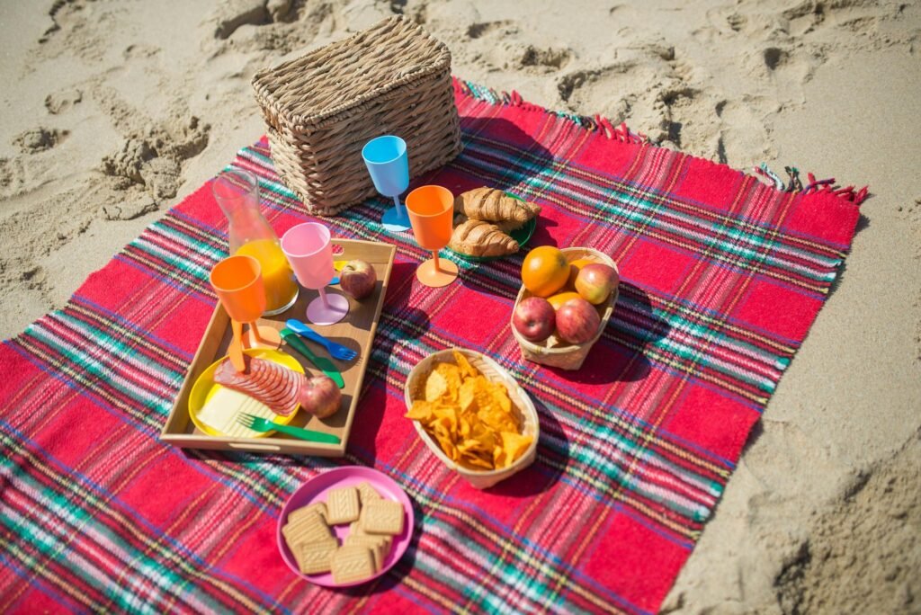 Piquenique na Praia: O Guia Definitivo para um Dia Perfeito e Sem Complicações — como fazer um piquenique na praia fácil | De