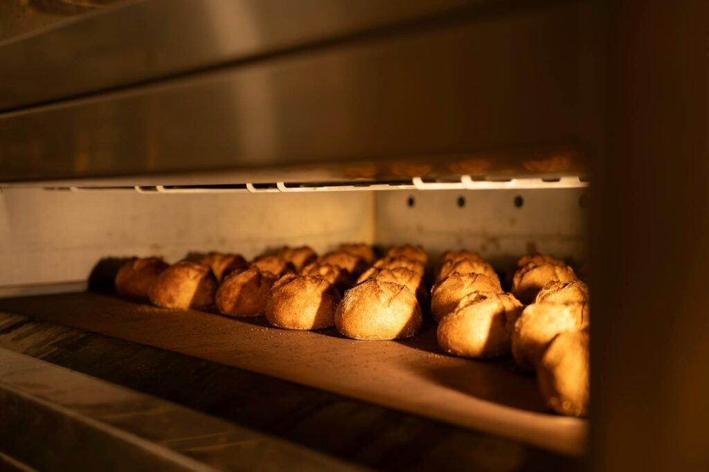 Pão Caseiro Perfeito: 10 Segredos para Assar Como o de Padaria — dicas para assar pão caseiro igual ao de padaria | De Colher